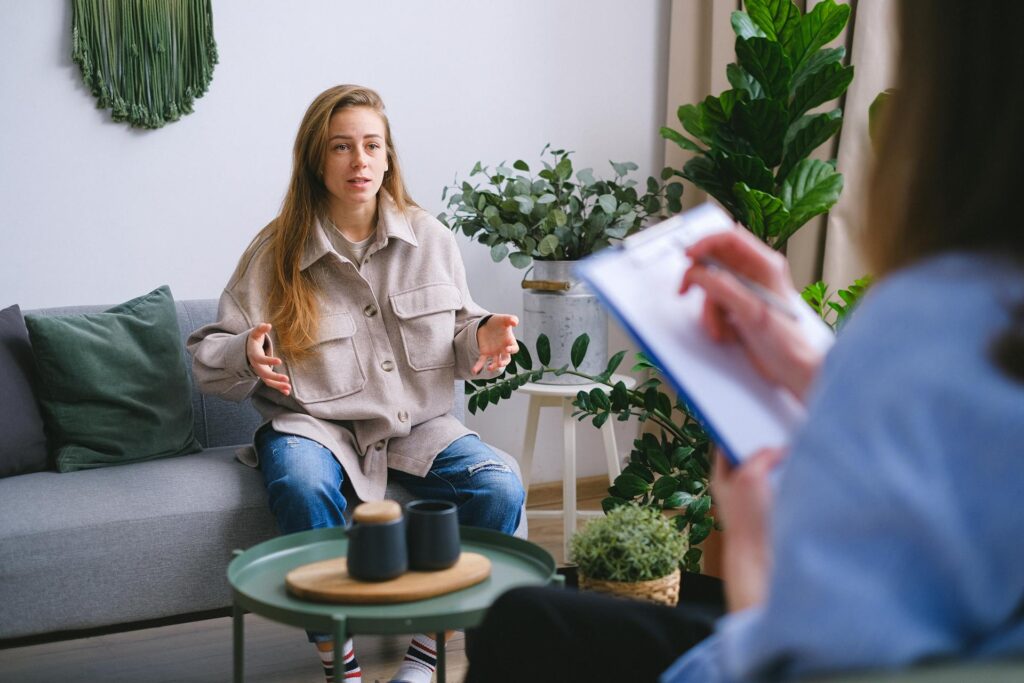 a women during a session at the psychiatric day treatment programs massachusetts