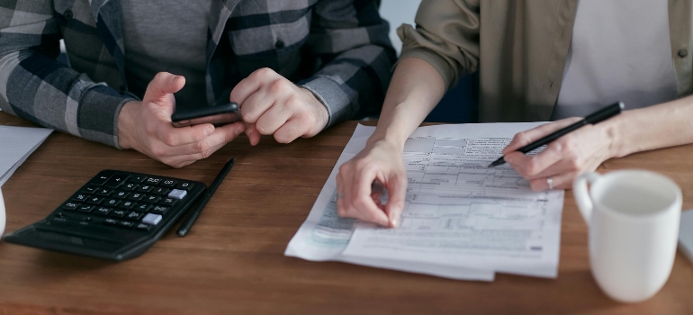 Person setting a budget.